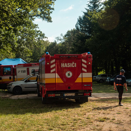 Zväčšiť fotografiu -  župan odovzdal ďalšie dva život zachraňujúce prístroje - TSK_víkend_mini-54
